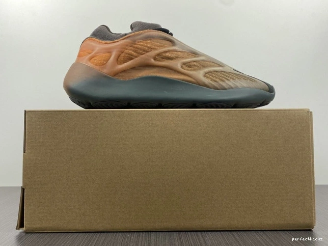 Yeezy Adidas V3 700 GY4109 Boost Copfade 0716